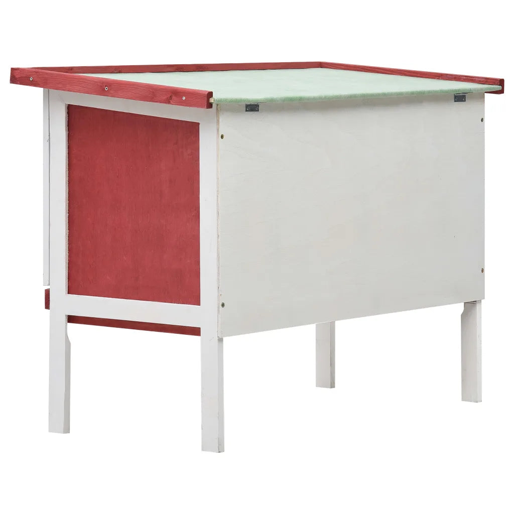 Sturdy timber design on four legs to keep the hutch off the ground.