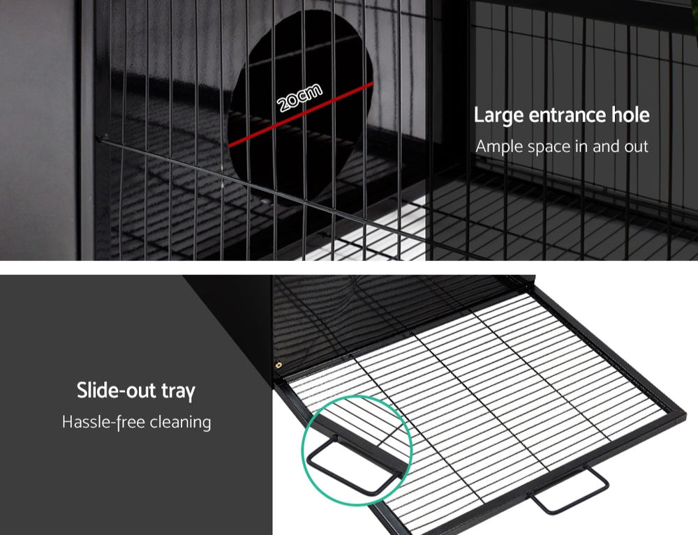 Large entrance to house allows big pets to fit through easily.