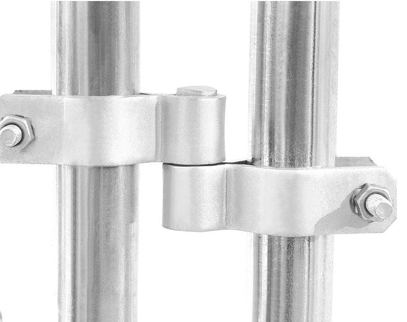 Secure door hinge of the heavy-duty cat enclosure with galvanised steel construction.