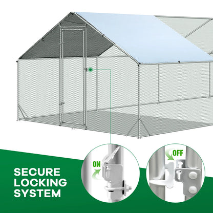 Secure door with locking system to keep your kitties safe.